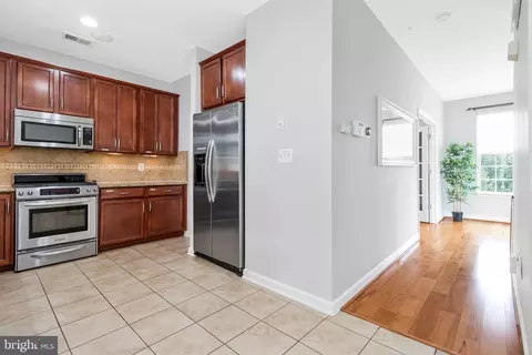 Entry Way - 11718 Leesborough Cir, Silver Spring, MD 20902 photo 3 of 5
