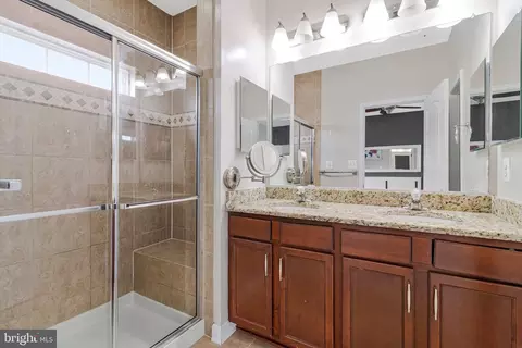 Bath - 11718 Leesborough Cir, Silver Spring, MD 20902 photo 5 of 6