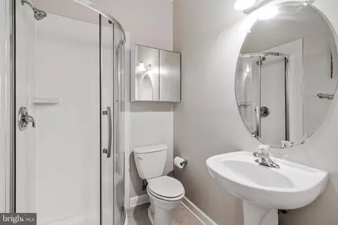 Bath - 11718 Leesborough Cir, Silver Spring, MD 20902 photo 2 of 6