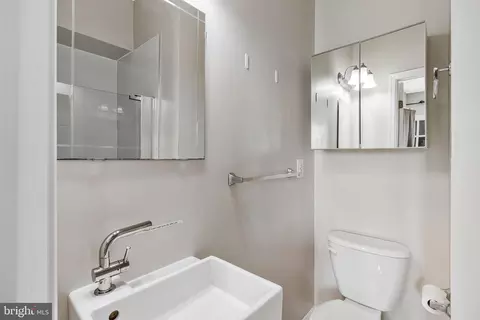 Bath - 11718 Leesborough Cir, Silver Spring, MD 20902 photo 4 of 6