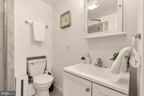 Bath - 1907 Forest Dale Dr, Silver Spring, MD 20903 photo 2 of 9
