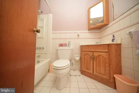 Bath - 1205 Spotswood Dr, Silver Spring, MD 20905 photo 3 of 4