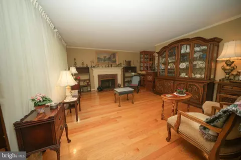 Living - 1205 Spotswood Dr, Silver Spring, MD 20905 photo 2 of 4
