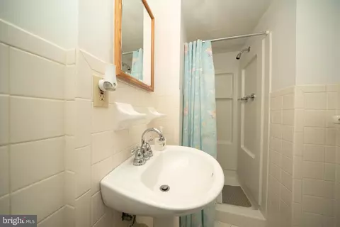 Bath - 1205 Spotswood Dr, Silver Spring, MD 20905 photo 2 of 4