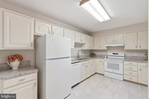 Kitchen - 15115 Interlachen Dr #3-524, Silver Spring, MD 20906 photo 3 of 3