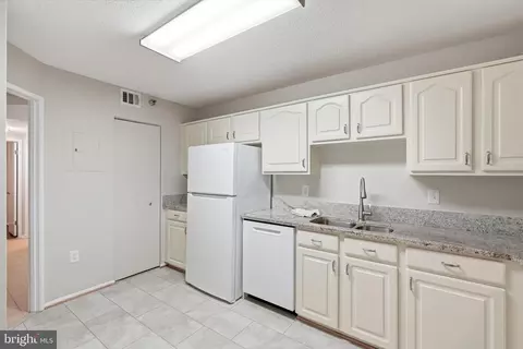 Kitchen - 15115 Interlachen Dr #3-524, Silver Spring, MD 20906 photo 2 of 3