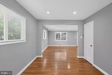 Living - 11102 Bucknell Dr, Silver Spring, MD 20902 photo 3 of 4