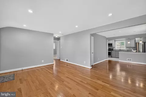Living - 11102 Bucknell Dr, Silver Spring, MD 20902 photo 4 of 4