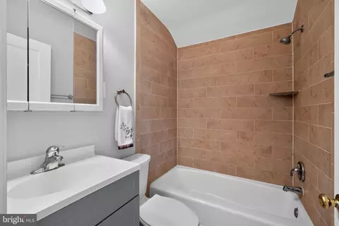 Bath - 11102 Bucknell Dr, Silver Spring, MD 20902 photo 1 of 2