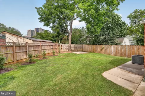 Exterior - 11102 Bucknell Dr, Silver Spring, MD 20902 photo 5 of 6