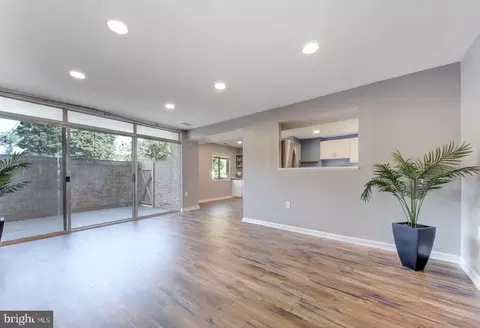 18714 Walkers Choice Rd #18714, Montgomery Village, MD 20886