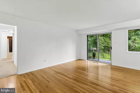 10518 Weymouth St #102, Bethesda, MD 20814