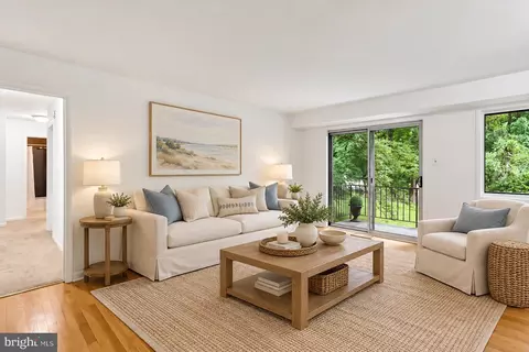 10518 Weymouth St #102, Bethesda, MD 20814