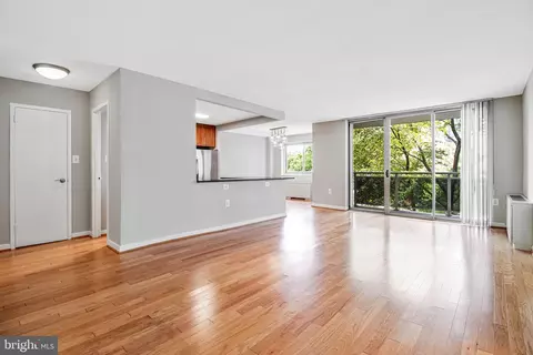 7333 New Hampshire Ave #420W, Takoma Park, MD 20912