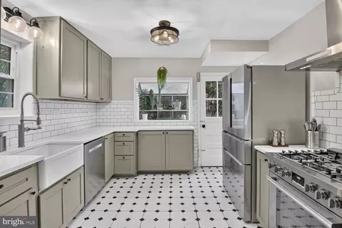 Kitchen - 2611 Arvin St, Silver Spring, MD 20902 photo 2 of 5