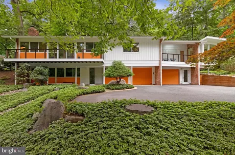 8004 Park Overlook Dr, Bethesda, MD 20817