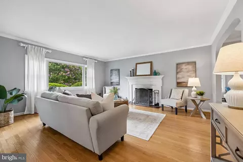 Living - 1121 Tanley Rd, Silver Spring, MD 20904 photo 1 of 7