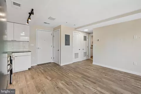 Living - 700 Roeder Rd #401, Silver Spring, MD 20910 photo 5 of 5