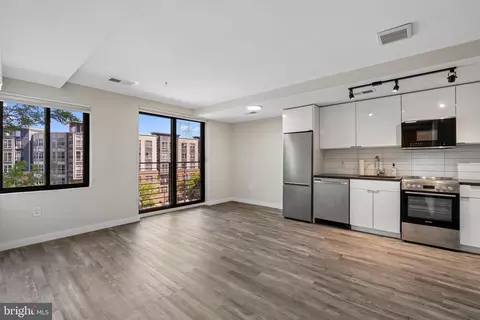 Living - 700 Roeder Rd #401, Silver Spring, MD 20910 photo 4 of 5
