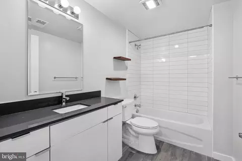 Bath - 700 Roeder Rd #401, Silver Spring, MD 20910 photo 1 of 1