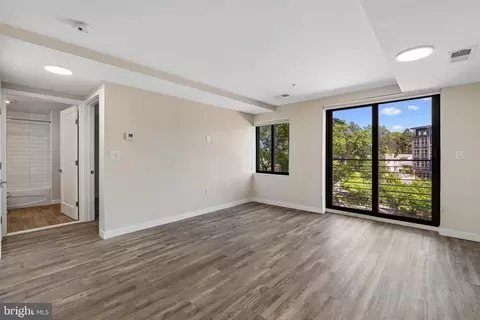 Living - 700 Roeder Rd #401, Silver Spring, MD 20910 photo 3 of 5