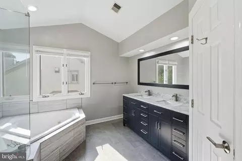 Bath - 311 Flannery Ln, Silver Spring, MD 20904 photo 2 of 5