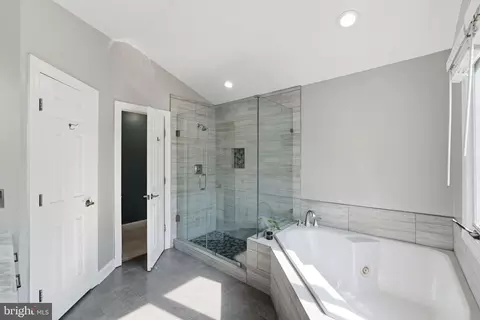 Bath - 311 Flannery Ln, Silver Spring, MD 20904 photo 3 of 5