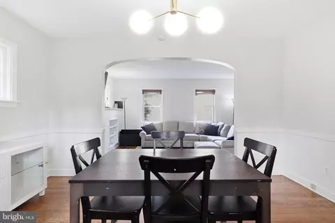 Dining - 10211 Sutherland Rd, Silver Spring, MD 20901 photo 2 of 3