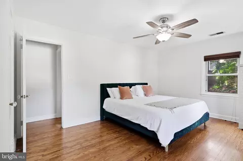 Bedroom - 10211 Sutherland Rd, Silver Spring, MD 20901 photo 1 of 3