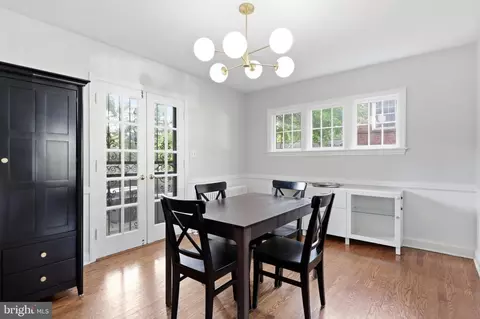 Dining - 10211 Sutherland Rd, Silver Spring, MD 20901 photo 1 of 3