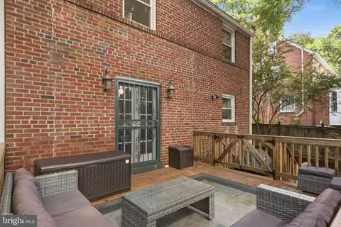 Exterior - 10211 Sutherland Rd, Silver Spring, MD 20901 photo 4 of 16