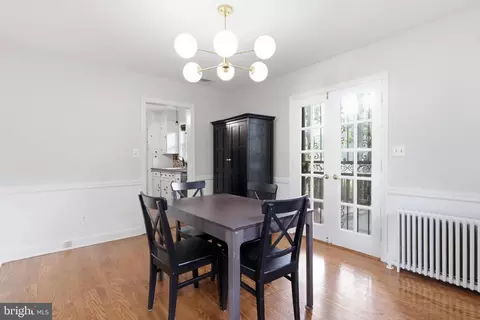 Dining - 10211 Sutherland Rd, Silver Spring, MD 20901 photo 3 of 3