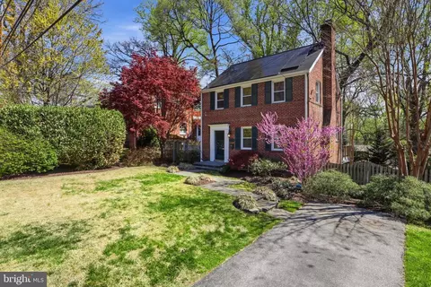 Exterior - 10211 Sutherland Rd, Silver Spring, MD 20901 photo 15 of 16