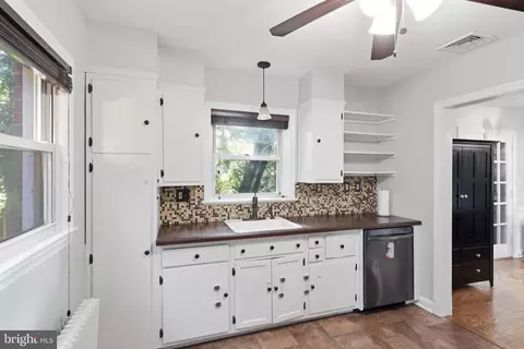Kitchen - 10211 Sutherland Rd, Silver Spring, MD 20901 photo 1 of 1