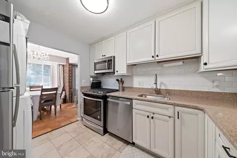 Kitchen - 2105 Unit 15-103 Walsh View Ter #15, Silver Spring, MD 20902 photo 3 of 4