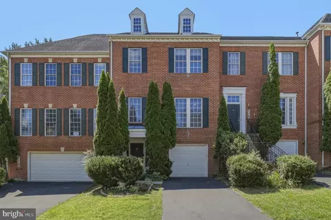 110 Summer Walk Dr, Gaithersburg, MD 20878