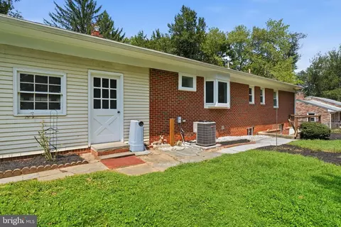 Exterior - 122 E Deer Park Dr, Gaithersburg, MD 20877 photo 10 of 12