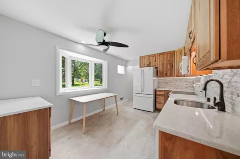 Kitchen - 122 E Deer Park Dr, Gaithersburg, MD 20877 photo 4 of 4
