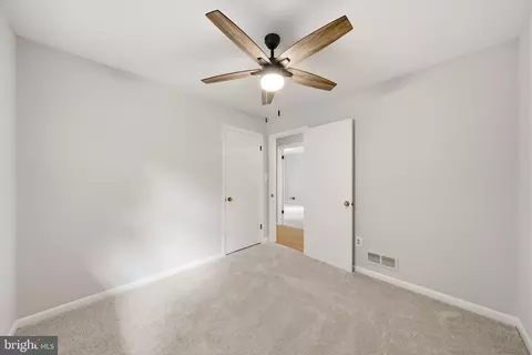 Bedroom - 122 E Deer Park Dr, Gaithersburg, MD 20877 photo 10 of 12