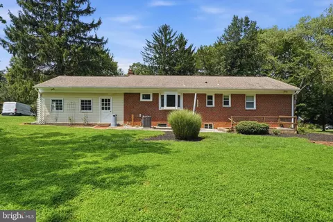 Exterior - 122 E Deer Park Dr, Gaithersburg, MD 20877 photo 5 of 12