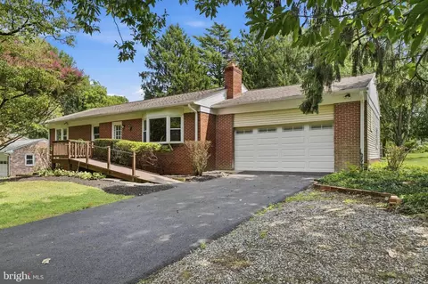 122 E Deer Park Dr, Gaithersburg, MD 20877
