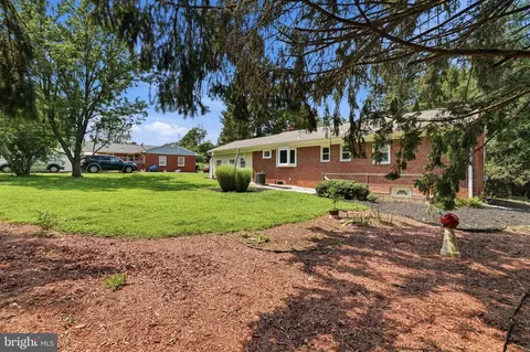 Exterior - 122 E Deer Park Dr, Gaithersburg, MD 20877 photo 7 of 12
