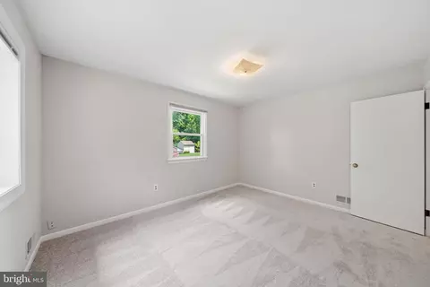 Bedroom - 122 E Deer Park Dr, Gaithersburg, MD 20877 photo 6 of 12