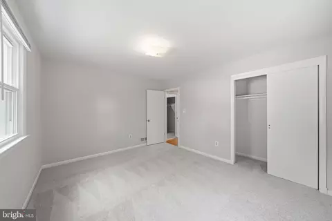 Bedroom - 122 E Deer Park Dr, Gaithersburg, MD 20877 photo 7 of 12
