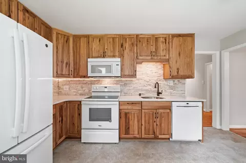 Kitchen - 122 E Deer Park Dr, Gaithersburg, MD 20877 photo 2 of 4