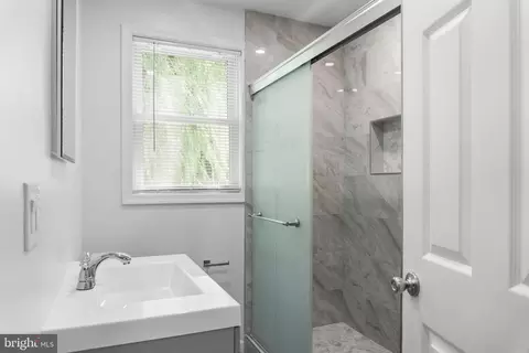 Bath - 2706 Terrapin Rd, Silver Spring, MD 20906 photo 1 of 1