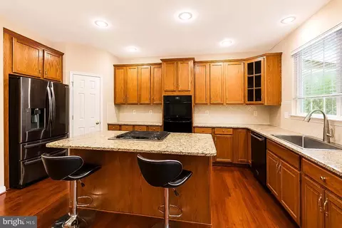Kitchen - 18305 Bubbling Spring Ter, Boyds, MD 20841 photo 4 of 4