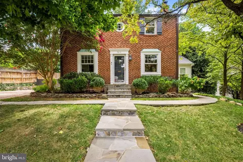 9613 Parkwood Dr, Bethesda, MD 20814
