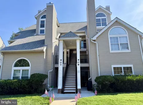 907 Hillside Lake Ter #512, Gaithersburg, MD 20878