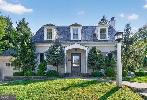8201 Larry Pl, Chevy Chase, MD 20815